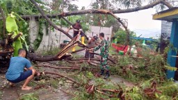 Babinsa Koramil 02/Candi Bersama Warga Kerja Bakti Penanggulangan Bencana