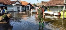 Babinsa Tanggulangin Monitoring Pasca Banjir Diwilayah Teritorialnya