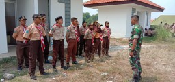 Personil Koramil 0816/08 Jabon Bekali Materi Kepramukaan pada SMK 1