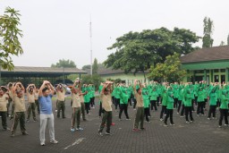 Mantapkan kebersamaan, Persit KCK Cabang XLIII gelar olahraga bersama