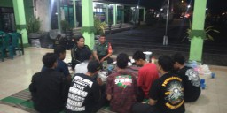 Babinsa Koramil 02/Candi Komsos Dengan Anggota PSH Terate Rayon Larangan