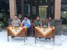 DANRAMIL 0816/14 TAMAN HADIRI RAKOR DALAM RANGKA PERSIAPAN PILKADES