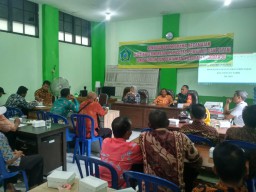 Babinsa Ramil 0816/11 Tarik, Menghadiri Acara Penyuluhan Program Kecamatan