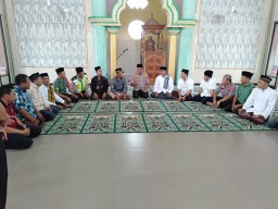 Forkopimka Jabon melaksanakan Sholat Jum'at Di Ds Tambak Kalisogo.
