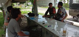 Babinsa Jabon Komsos Dengan Kasi Trantib Kecamatan Di Warung