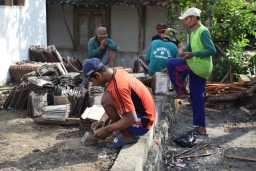 Kecepatan pekerjaan karena Kecekatan Para Pekerja yang Gotong Royong