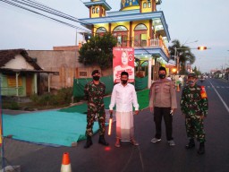 Koramil 0816/13 dan Polsek Bersinergi Amankan Sholat Idul Adha di Masjid N
