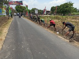 Sinergitas TNI dengan Warga, Kerja Bakti pembangunan penyangga jalan