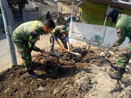 Manfaatkan Lahan Kosong Lebih Hijau Dalam TMMD 109 Prambon Sidoarjo.