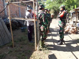 Danramil 0816/12 Prambon Pantau Lokasi TMMD KE109 di Desa Kedung Kembar.