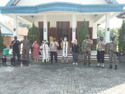 Anggota Ramil0816/07 Krembung Laksanakan Pam Ibadah Kebaktian Mingguan di G
