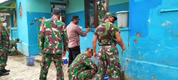 Sarana Komsos TNI/POLRI Tarik dan Warga Bersihkan Tempat ibadah
