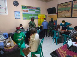 Forkopimka Tarik Pantau Pelaksanaan Vaksin Di Desa Klangsari Kec. Tarik*