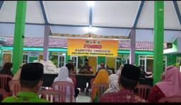 Koramil 0816/07 Krembung dan Pemdes Lemujut santuni yatim piatu