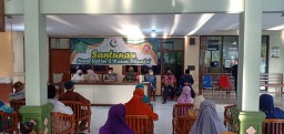 Ramadhan Berkah, Anggota Koramil 0816/13 Serahkan Sembako Ke Anak Yatim Dan