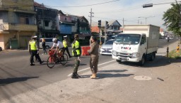 Koramil 04 Porong dan petugas gabungan terapkan prokes di wilayah