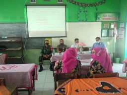 BABINSA DESA ENTALSEWU HADIRI RAPAT PERSIAPAN PEMBELAJARAN TATAP MUKA