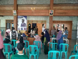 Babinsa Koramil 0816/11 Tarik Mengawal Vaksinasi Astra Zeneca
