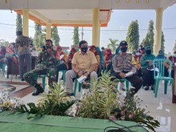 Babinsa Tulangan kawal jalannya kegiatan talk show gerakan hidup sehat