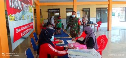 Wujudkan Balita Sehat,Babinsa Ramil Tulangan Bantu Pelayanan posyandu