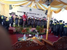 Wisuda Angkatan ke-V Madrasah Ibtidayah Progresif Bumi Sholawat