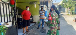 BABINSA SAWOHAN MELAKSANAKAN KEGIATAN TRACING PADA WARGA