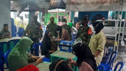 DANRAMIL BUDURAN DAN BABINSA DAMPINGI TIM NAKES DKT VAKSIN LANSIA