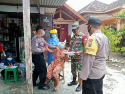 Babinsa Desa Cangkring Laksanakan Tracing di wilayah