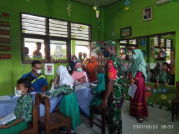 Koramil 0816/04 porong bersinergi dalam vaksinasi anak usia 6-12 thn