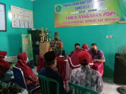 Babinsa Koramil 13 Wonoayu dan Perangkat Desa Mulyodadi Bagikan BLT DD