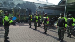 Babinsa Koramil 0816/05 Tulangan Melaksanakan Pengamanan Natal dan Tahun Ba