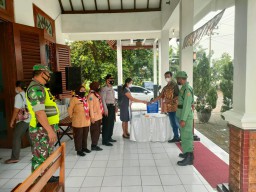 Anggota Ramil0816/07 Krembung Laksanakan Pam bersama di Gereja Katolik