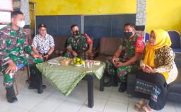 Danramil Tanggulangin Komsos Bersama Warga Masyarakat