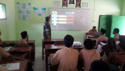Koramil 0816/07 Krembung Komsos Bersama Pelajar SMA Burhanul Hidayah