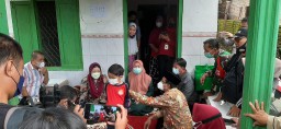 Bupati Sidoarjo Kunjungi Balita Sakit Omphalochele dan Beri Bantuan