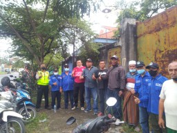Normalisasi Saluran Air di sepanjang jalan di Desa Krato Krian