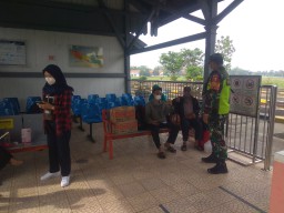 Tegakkan disiplin Prokes di Stasiun Tanggulangin