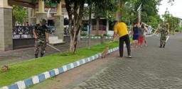 Babinsa 03/Buduran bersama warga ciptakan lingkungan bersih dan sehat