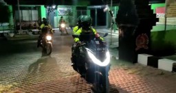 Babinsa Koramil 0816/06 Tanggulangin Mlaks Giat Patroli Malam Takbir Dan Himbauan Prokes*