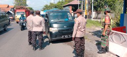 TNI-Polri di Sidoarjo Perketat Pemeriksaan Kendaraan Pengangkut Hewan Ternak