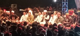 Danramil 0816/16 Waru hadiri pengajian cak nun dan kyai kanjeng di Tambak Oso Waru