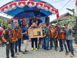 Jalan Kreatif Kampung Tangguh Semampir.