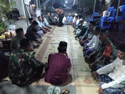 Anggota Koramil 0816/06 Tanggulangin Laksanakan Yasinan dan Tahlilan di Rumah Sertu Eko Wahyudin
