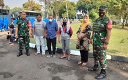 Babinsa Koramil 0816/06 Tanggulangin Dampingi Vaksinasi Ke-3 Booster Pada Masyarakat