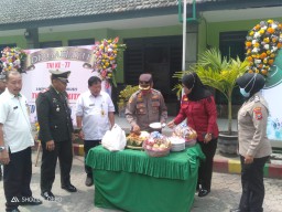 PERINGATI HUT TNI KE 77, KORAMIL 0816/16 WARU DISAMBANGI KAPOLSEK DAN PLT. CAMAT WARU.