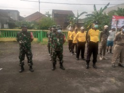 Koramil 0816/09 Krian gelar Bakti Gotong Royong di Desa Sidomojo Kecamatan Krian.