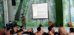 PENTINGNYA KEDISIPLINAN KEPADA SISWA/SISWI KORAMIL 0816/16 WARU MENGADAKAN KEGITAN BABINSA MASUK SEKOLAH UNTUK MEMBERIKAN MATERI DISIPLIN SERTA PELATI