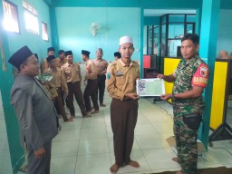 Anggota Ramil0816/07 Krembung Laksanakan Sosialisasi Rekrutmen Pendaftaran SECATA PK TNI AD Tahun 2023