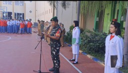 Danramil 0816/03 Buduran menjadi pembina Upacara di SMK Antartika 2 Buduran