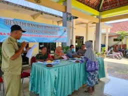 Babinsa Koramil 0816/13 Wonoayu Dampingi Petugas Kesehatan Posyandu